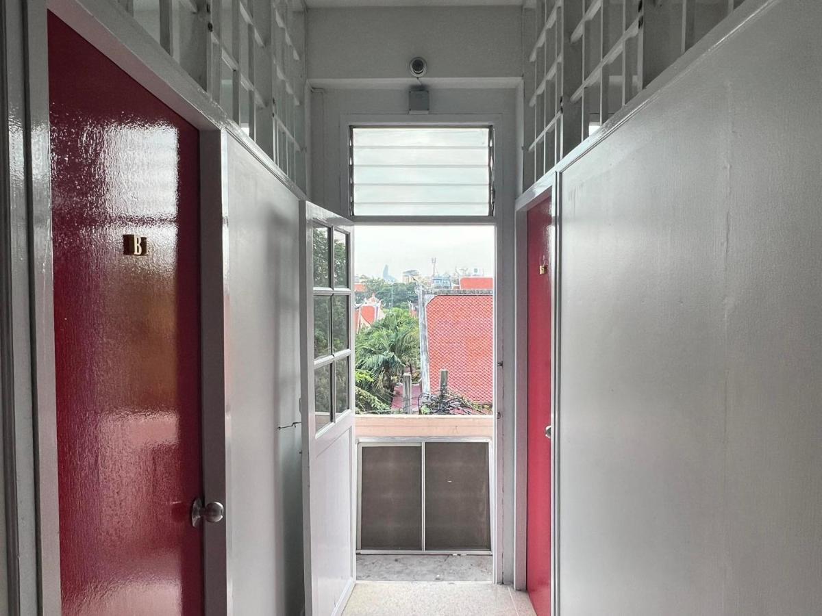 Merry V Guesthouse Bangkok Bagian luar foto