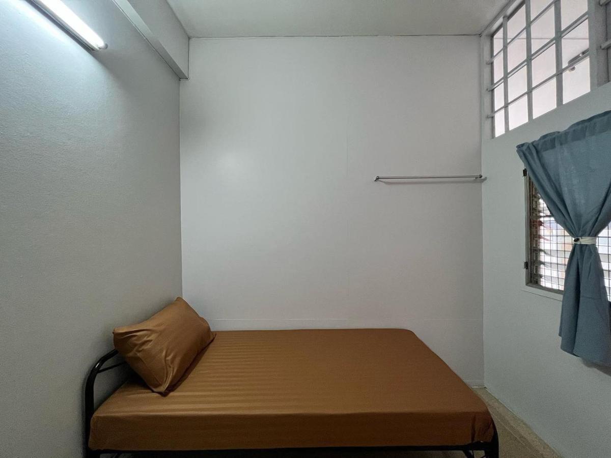 Merry V Guesthouse Bangkok Bagian luar foto