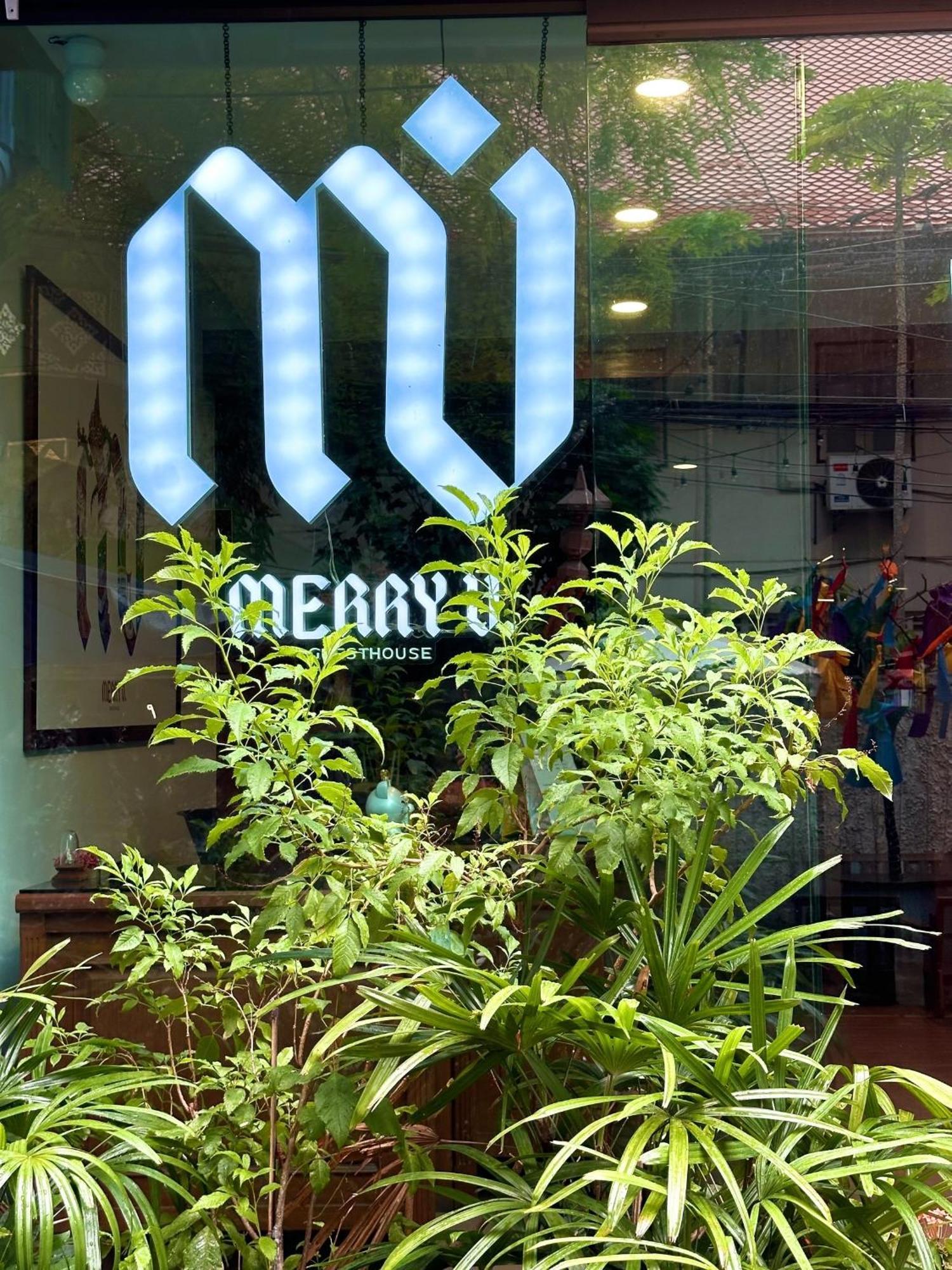 Merry V Guesthouse Bangkok Bagian luar foto