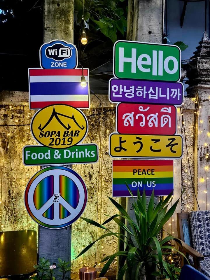 Merry V Guesthouse Bangkok Bagian luar foto