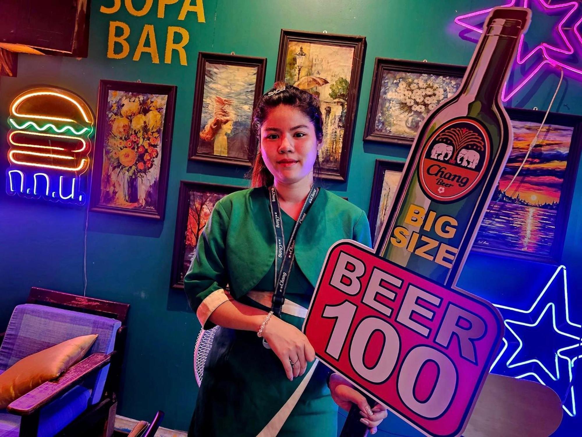 Merry V Guesthouse Bangkok Bagian luar foto