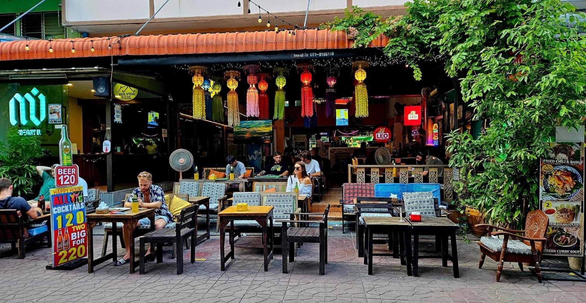 Merry V Guesthouse Bangkok Bagian luar foto